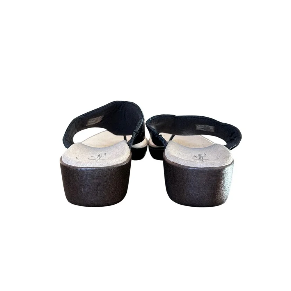 Clarks Collection Women Black Leather Wedge Thong Flip Flop Sandals‎ Size 11